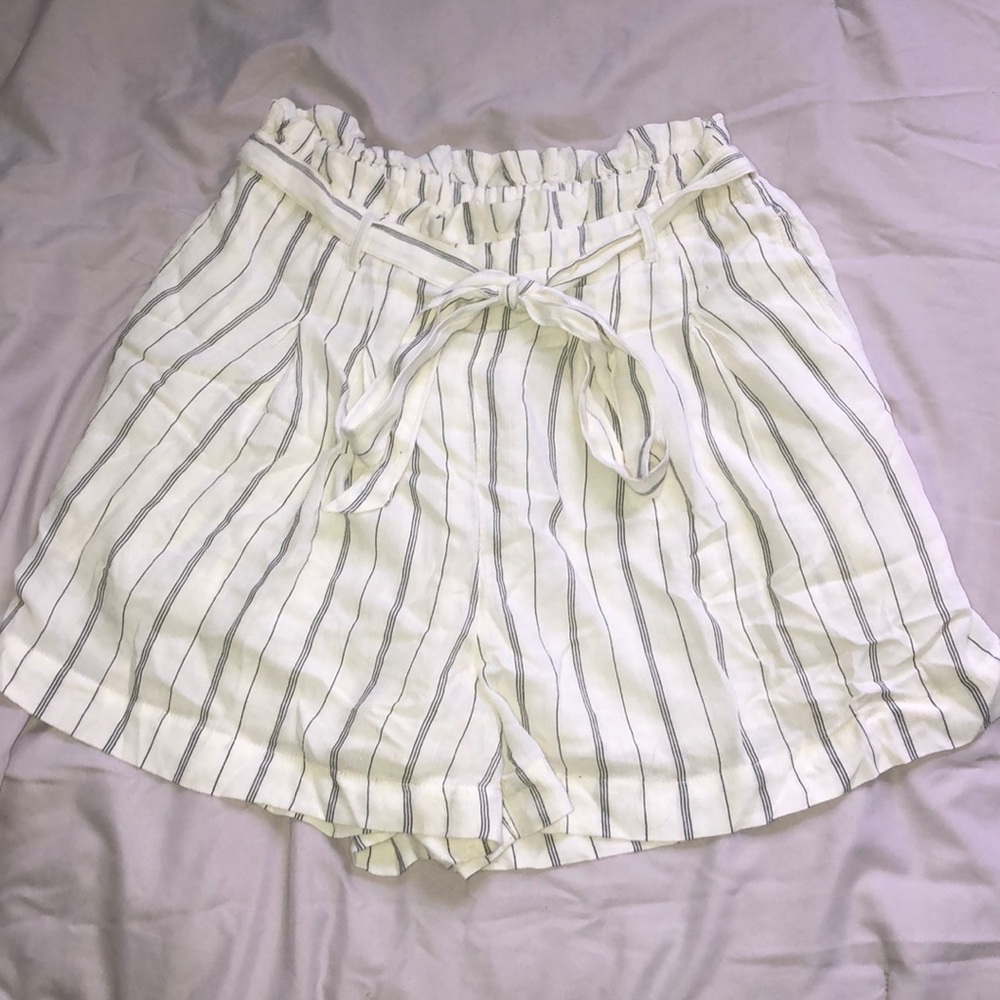 American Eagle flowy shorts